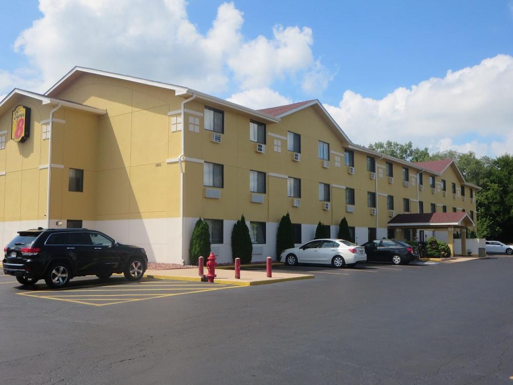 Super 8 By Wyndham Mundelein/Libertyville Area Exterior photo