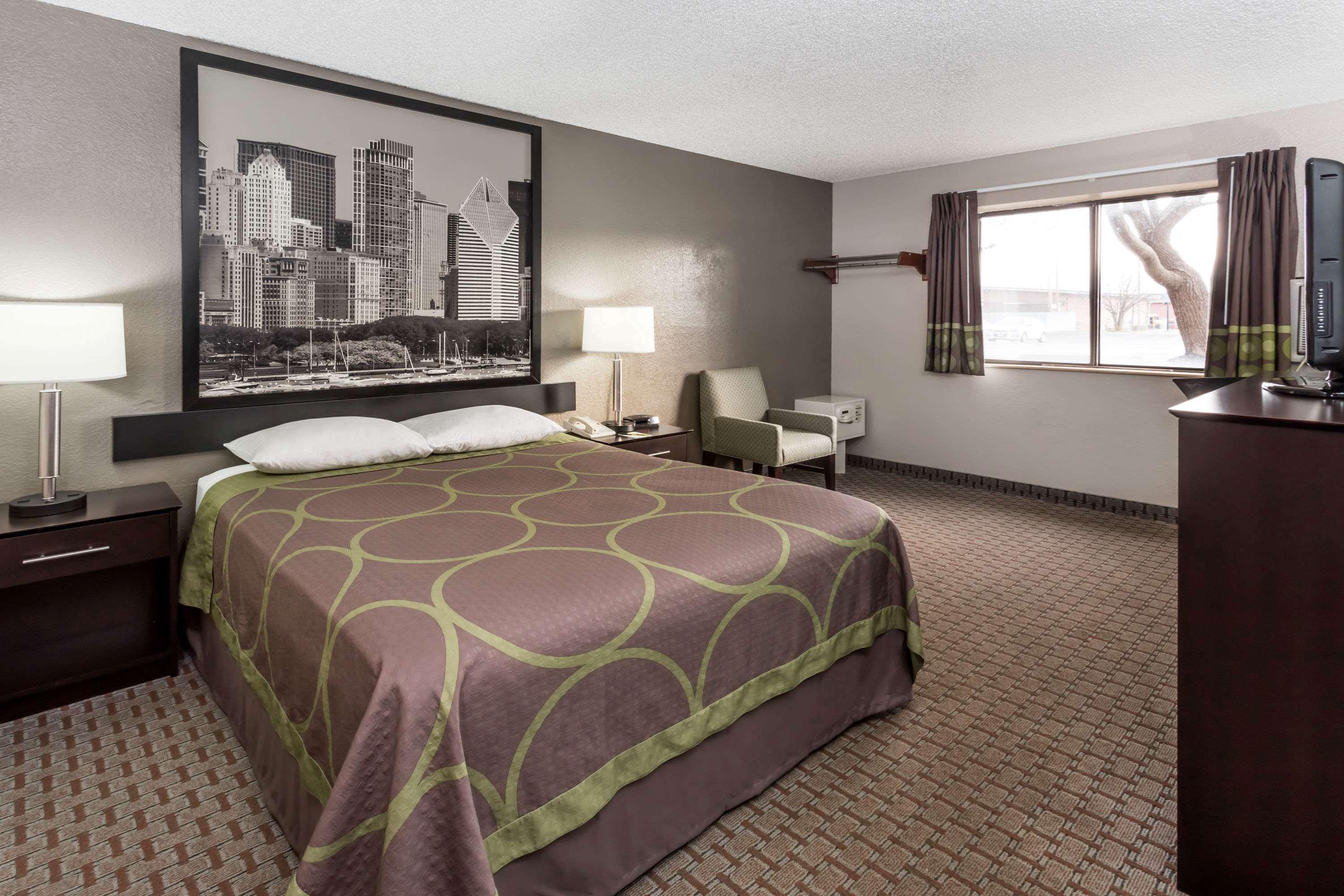 Super 8 By Wyndham Mundelein/Libertyville Area Exterior photo