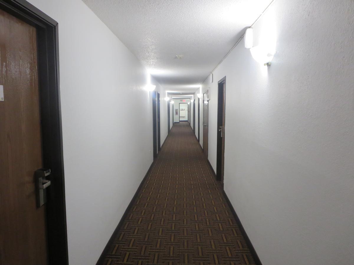 Super 8 By Wyndham Mundelein/Libertyville Area Exterior photo