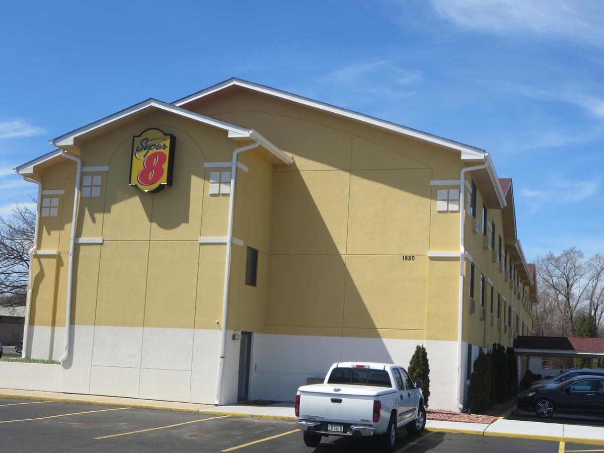 Super 8 By Wyndham Mundelein/Libertyville Area Exterior photo